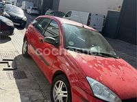 Usado Ford Focus Trend 100 CV (73 kW) 2004 Rojo Berlina