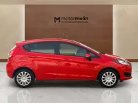 Usado Ford Fiesta Trend 101 CV (74 kW) 2014 Rojo Utilitario