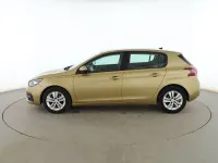 Usado Peugeot 308 Active 100 CV (73 kW) 2018 Beige Berlina
