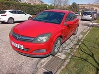 Usado Opel Astra GTC Enjoy 99 CV (72 kW) 2006 Rojo Utilitario