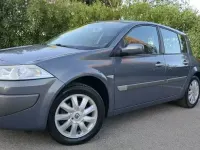Usado Renault Mégane Dynamique 130 CV (95 kW) 2006 Gris claro