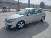 Usado Opel Astra Cosmo 100 CV (73 kW) 2006 Gris / plata Berlina