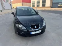 Usado Seat Leon Style 105 CV (77 kW) 2009 Negro Utilitario