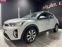 Usado Kia Stonic 101 CV (74 kW) 2022 Gris / plata SUV