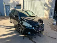 Usado Peugeot 208 Active 92 CV (67 kW) 2014 Negro Utilitario