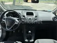 Usado Ford Fiesta Trend 100 CV (73 kW) 2013 Blanco Utilitario