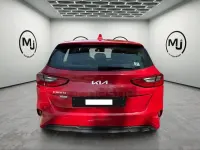 Usado Kia Ceed 136 CV (100 kW) 2022 Rojo Utilitario
