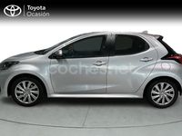 Usado Toyota Yaris Hybrid Active 116 CV (85 kW) 2024 Gris / plata Berlina