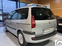 Usado Peugeot 807 109 CV (80 kW) 2006 Plateado Monovolumen
