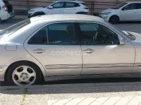 Usado Mercedes E270 Avantgarde 170 CV (125 kW) 2000 Gris / plata Berlina