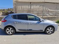 Usado Renault Mégane Dynamique 105 CV (77 kW) 2010 Gris / plata Berlina