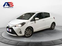 Usado Toyota Yaris Hybrid Active 100 CV (73 kW) 2020 Blanco Berlina