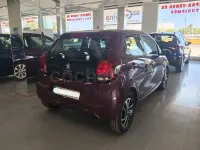 Usado Peugeot 108 Allure 72 CV (52 kW) 2018 Violeta / lila Berlina