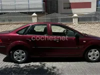 Usado Ford Focus Trend 100 CV (73 kW) 2005 Rojo Berlina