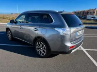 Usado Mitsubishi Outlander P-HEV 203 CV (149 kW) 2015 Gris / plata SUV