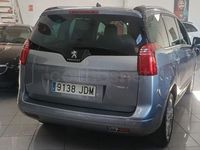 Usado Peugeot 5008 Active 120 CV (88 kW) 2015 Gris / plata Monovolumen