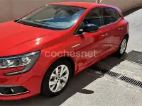 Usado Renault Mégane IV LIMITED 100 CV (73 kW) 2018 Rojo Berlina