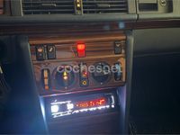 Usado Mercedes E220 150 CV (110 kW) 1993 Gris / plata Berlina