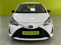 Usado Toyota Yaris Hybrid Active 100 CV (73 kW) 2020 Blanco Berlina