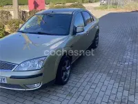 Usado Ford Mondeo Futura 130 CV (95 kW) 2006 Beige Berlina