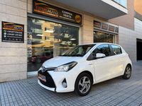 Usado Toyota Yaris Hybrid Active 100 CV (73 kW) 2014 Blanco Berlina