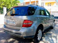 Usado Mercedes ML350 272 CV (200 kW) 2006 Gris / plata SUV