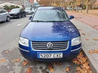 Usado VW Passat Edition 101 CV (74 kW) 2004 Azul Familiar