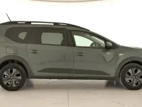 Usado Dacia Jogger Expression 100 CV (73 kW) 2025 Verde Monovolumen