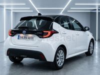 Usado Toyota Yaris Hybrid Active 116 CV (85 kW) 2022 Blanco Berlina