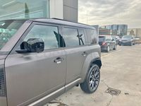 Usado Land Rover Defender 635 CV (467 kW) 2025 Gris / plata SUV