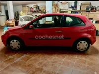 Usado Ford Fiesta 80 CV (58 kW) 2006 Rojo Utilitario