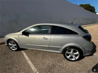 Usado Opel Astra GTC Sport 105 CV (77 kW) 2006 Blanco Berlina