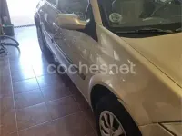 Usado Renault Mégane Authentique 105 CV (77 kW) 2006 Beige Berlina