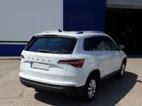 Usado Skoda Karoq Ambition 150 CV (110 kW) 2022 Blanco SUV
