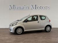 Usado Toyota Aygo Connect Style 68 CV (50 kW) 2010 Gris / plata Utilitario