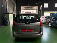 Usado Peugeot 5008 Premium 150 CV (110 kW) 2010 Beige Monovolumen
