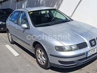 Usado Seat Leon 110 CV (80 kW) 2000 Gris / plata Utilitario