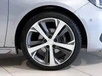 Usado Peugeot 308 GT 130 CV (95 kW) 2021 Gris Berlina