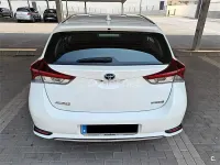 Usado Toyota Auris Hybrid Business Edition 136 CV (100 kW) 2019 Blanco Berlina