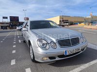 Usado Mercedes E270 Elegance 177 CV (130 kW) 2003 Gris / plata Berlina