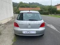 Usado Peugeot 307 90 CV (66 kW) 2007 Gris / plata Berlina