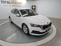 Usado Skoda Octavia Ambition 150 CV (110 kW) 2021 Blanco Berlina