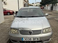 Usado VW Polo Trendline 75 CV (55 kW) 2001 Gris / plata Berlina