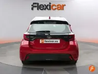 Usado Toyota Yaris Hybrid Active 116 CV (85 kW) 2024 Rojo
