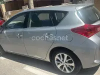 Usado Toyota Auris Active 90 CV (66 kW) 2014 Gris / plata Berlina