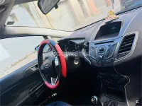 Usado Ford Fiesta Titanium 100 CV (73 kW) 2013 Rojo Berlina
