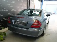 Usado Mercedes E280 Avantgarde 190 CV (139 kW) 2005 Azul Berlina