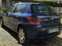 Usado Peugeot 307 90 CV (66 kW) 2003 Azul Berlina