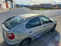 Usado Renault Mégane 80 CV (58 kW) 2002 Verde Berlina