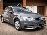 Usado Audi A3 Attraction 150 CV (110 kW) 2016 Gris / plata Berlina